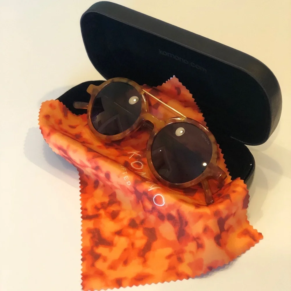 KOMONO Vivien Caramel Demi Sunglasses (NEW) tortoise round